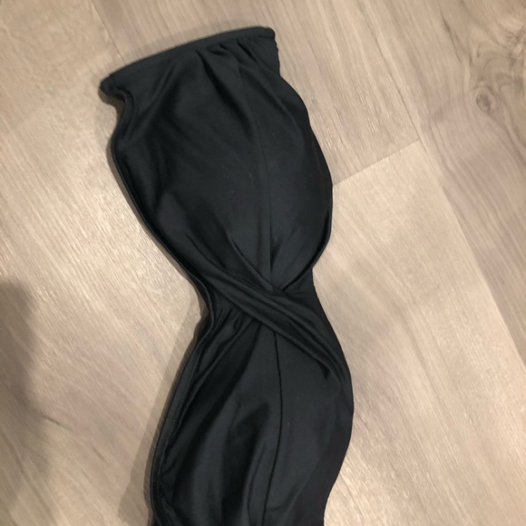 Bikini - Picture 2 of 3